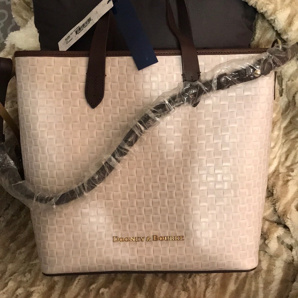 Dooney Oyster colored  leather bag NWT - Picture 6 of 16